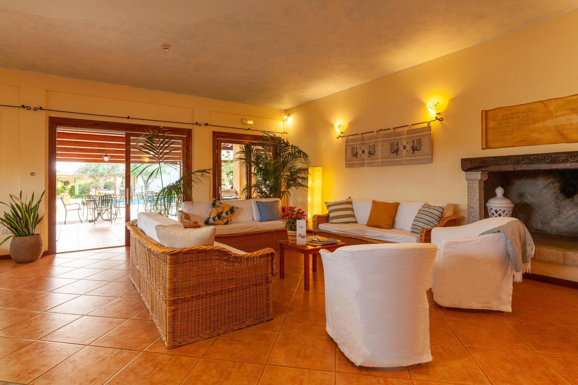 Ih Hotels Le Zagare Resort Villasimius Esterno foto