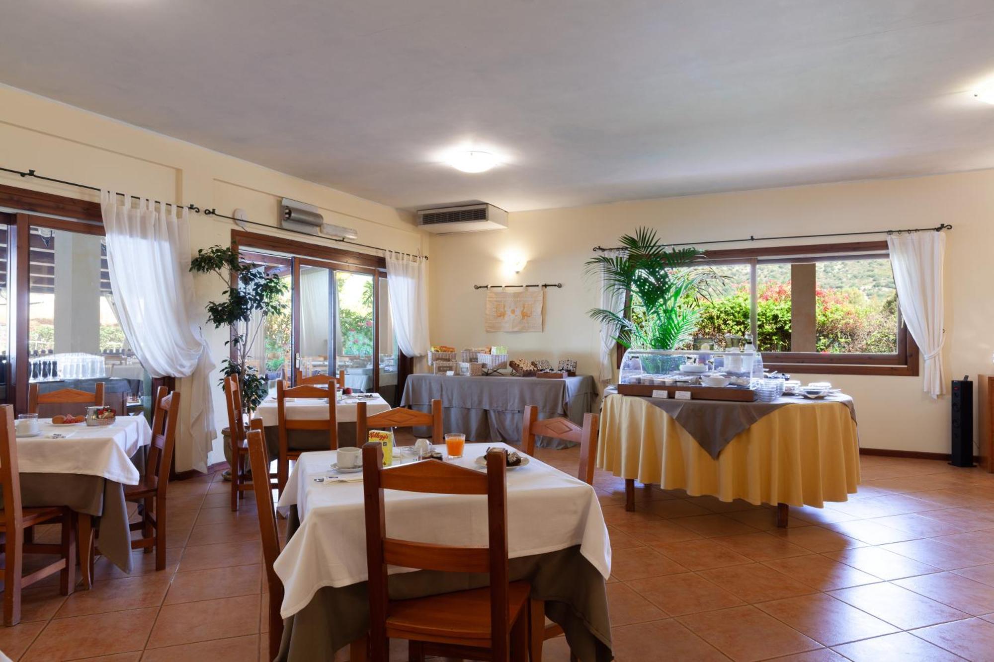 Ih Hotels Le Zagare Resort Villasimius Esterno foto