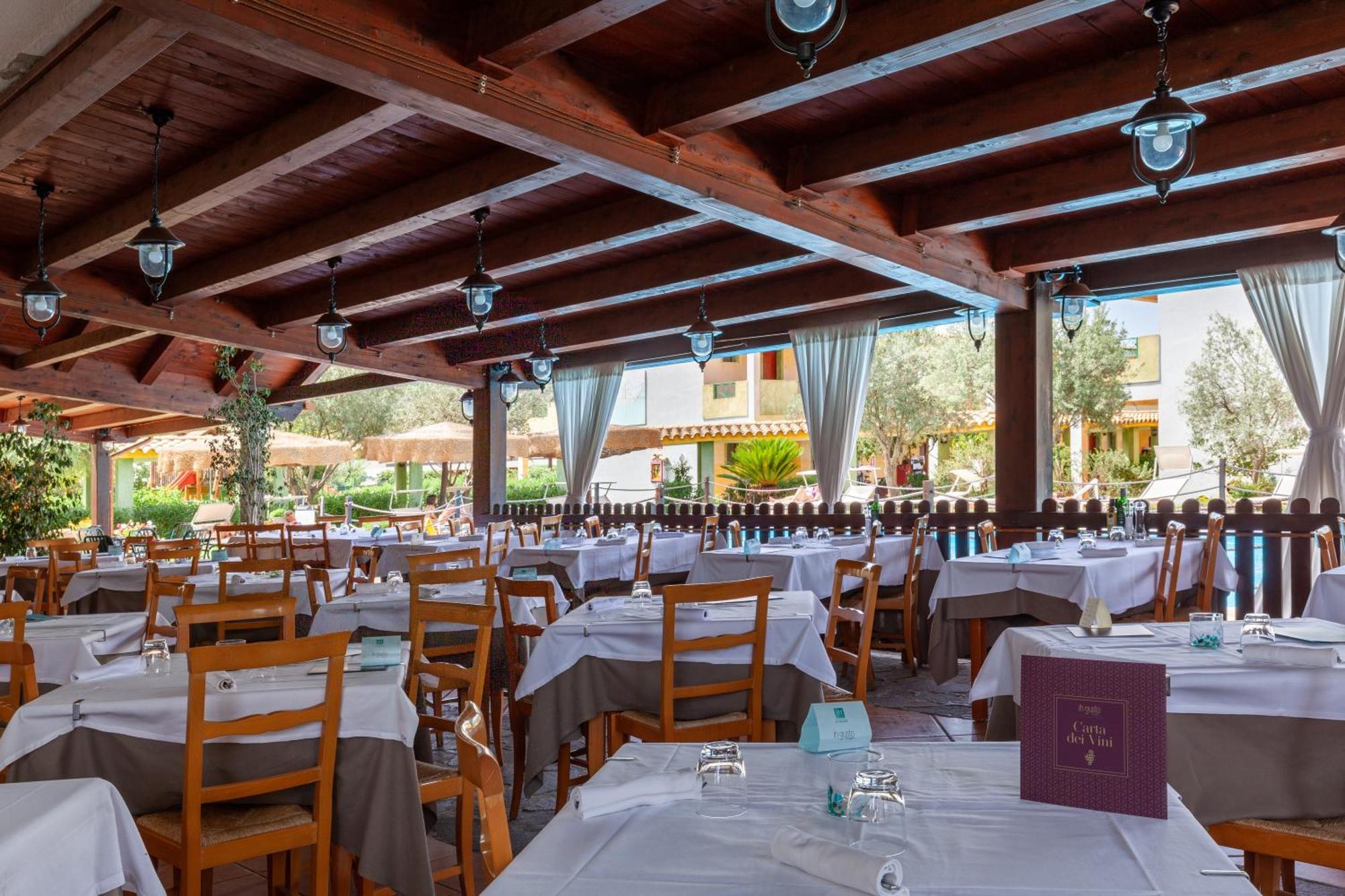 Ih Hotels Le Zagare Resort Villasimius Esterno foto