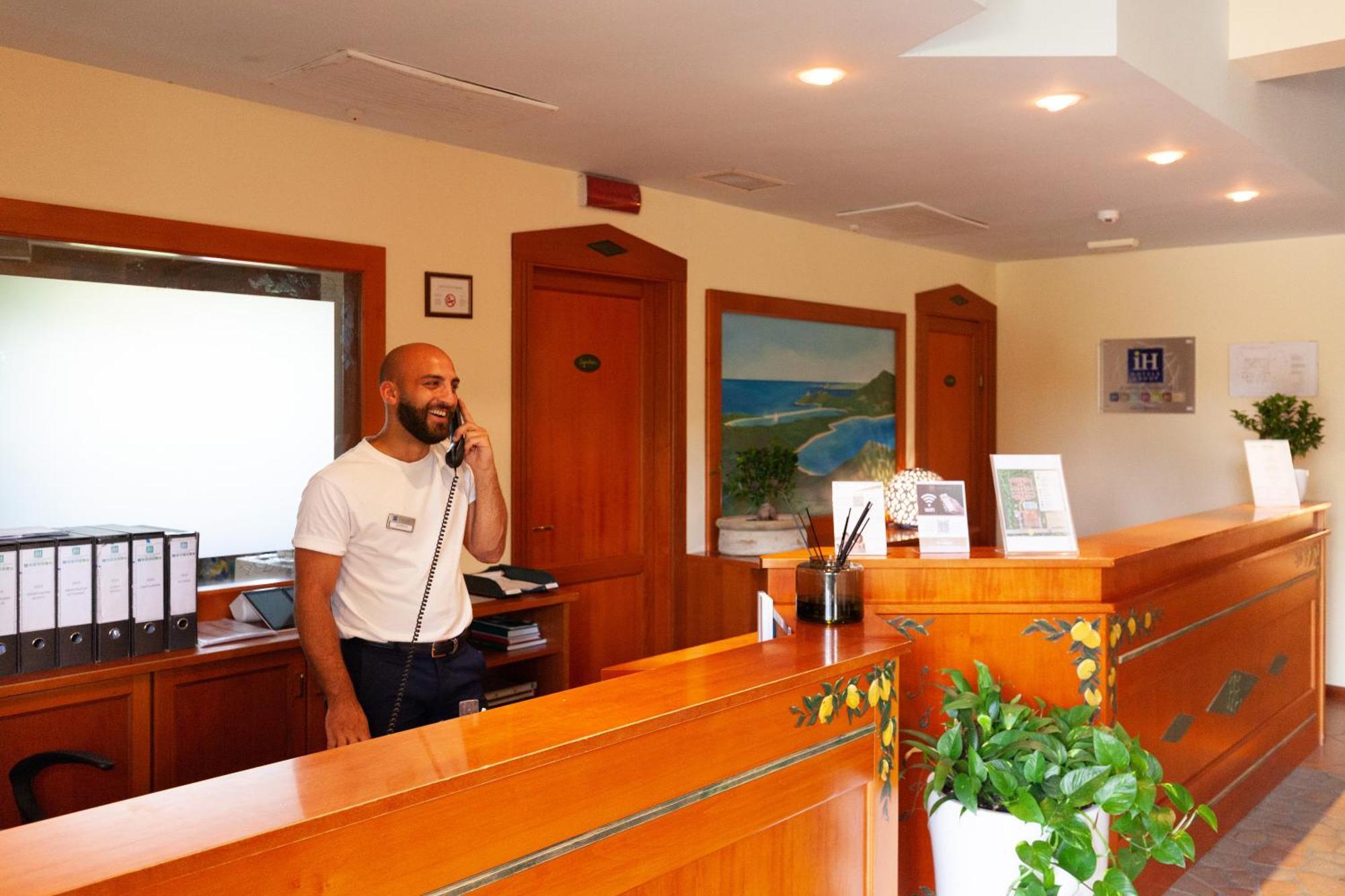 Ih Hotels Le Zagare Resort Villasimius Esterno foto