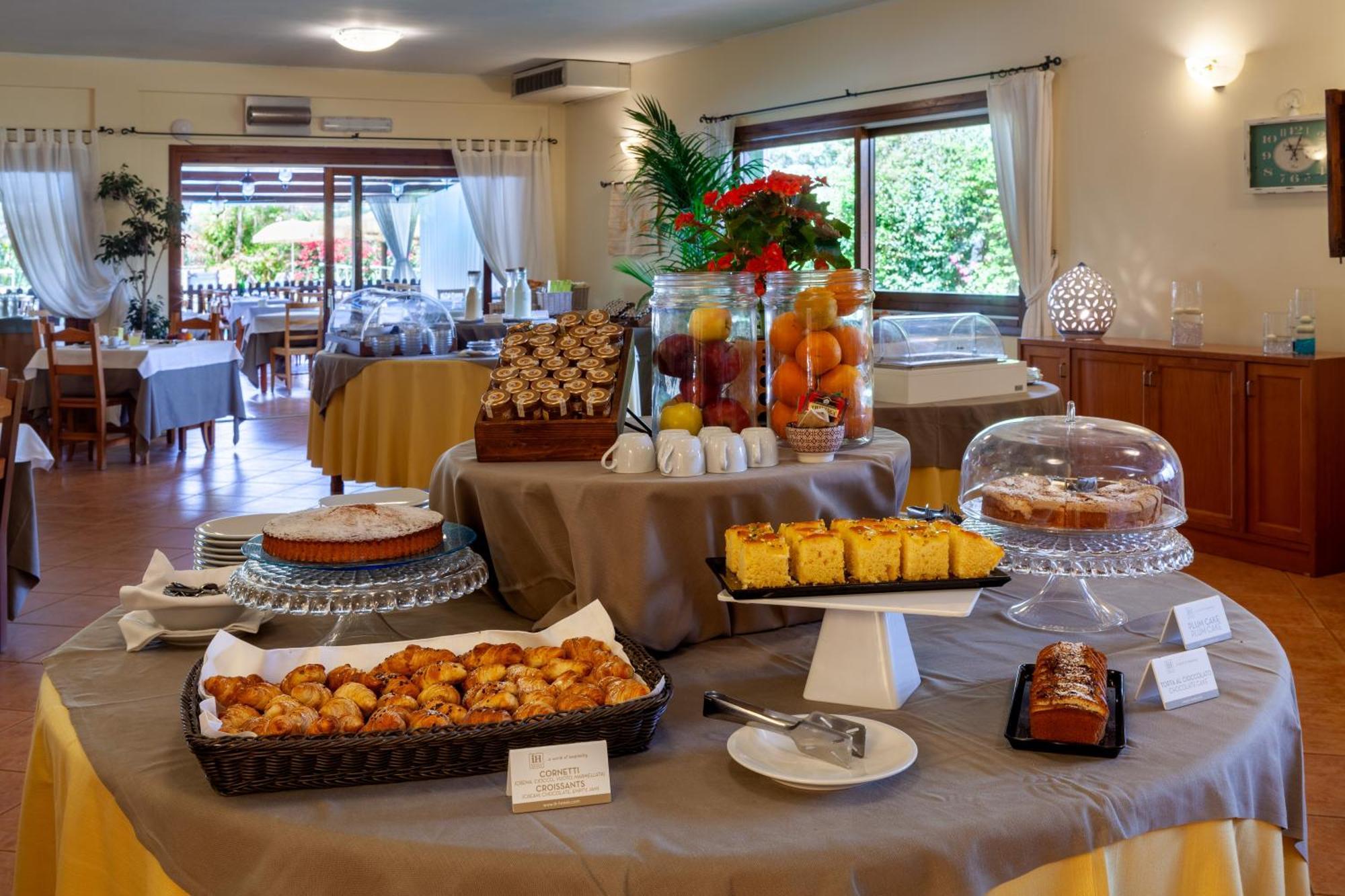 Ih Hotels Le Zagare Resort Villasimius Esterno foto