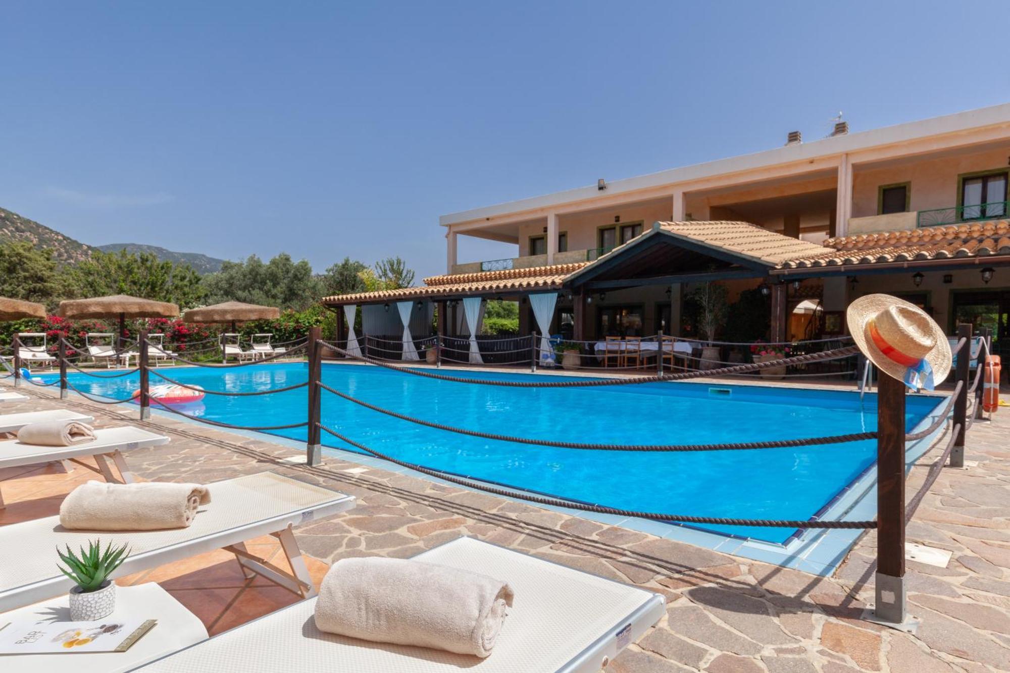 Ih Hotels Le Zagare Resort Villasimius Esterno foto