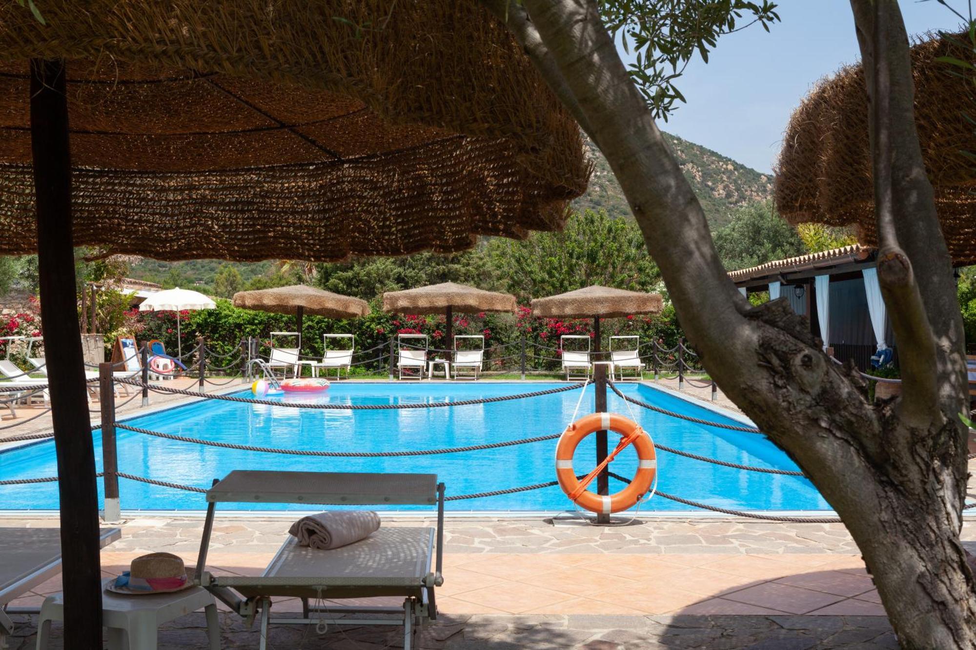 Ih Hotels Le Zagare Resort Villasimius Esterno foto
