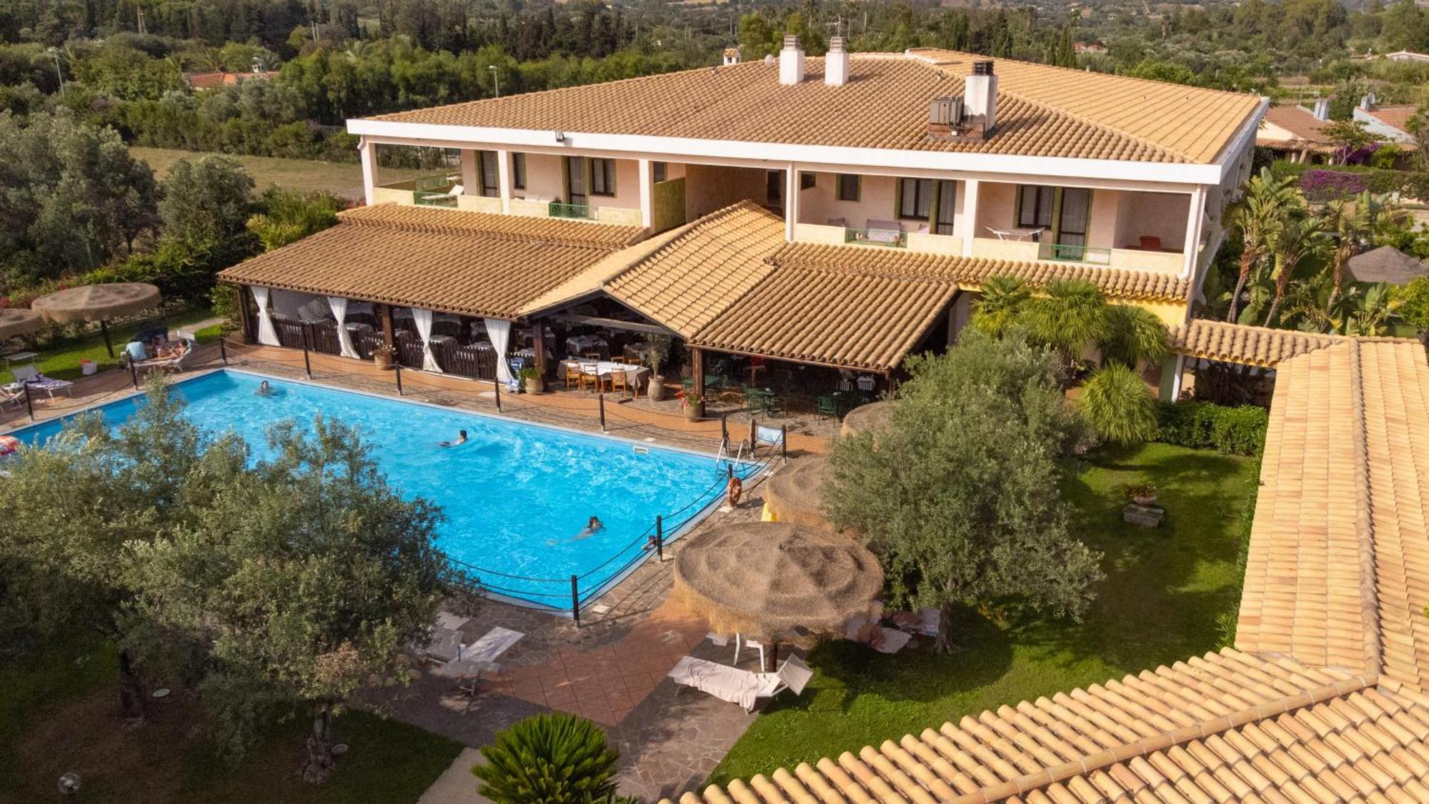 Ih Hotels Le Zagare Resort Villasimius Esterno foto