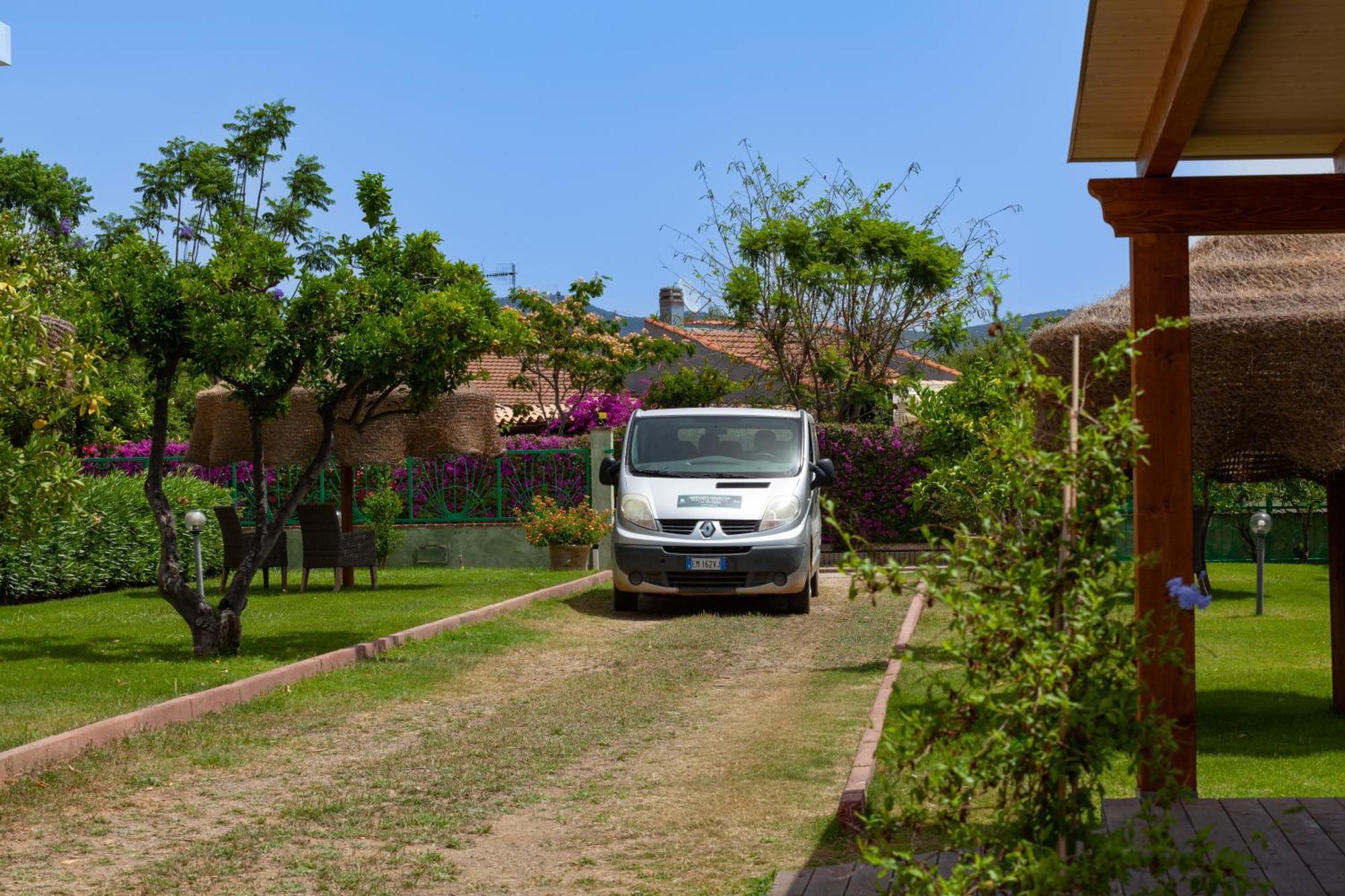 Ih Hotels Le Zagare Resort Villasimius Esterno foto