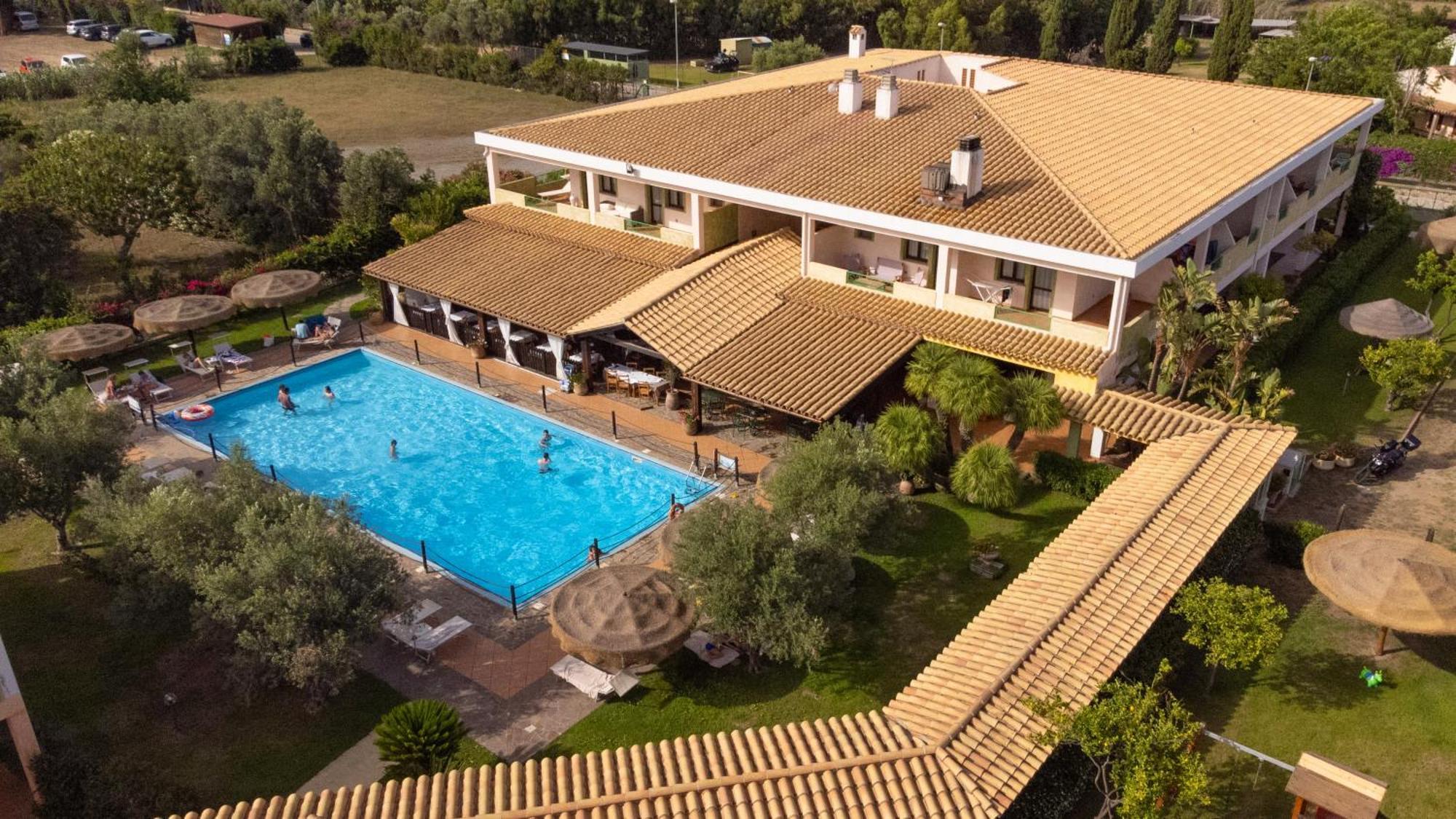 Ih Hotels Le Zagare Resort Villasimius Esterno foto
