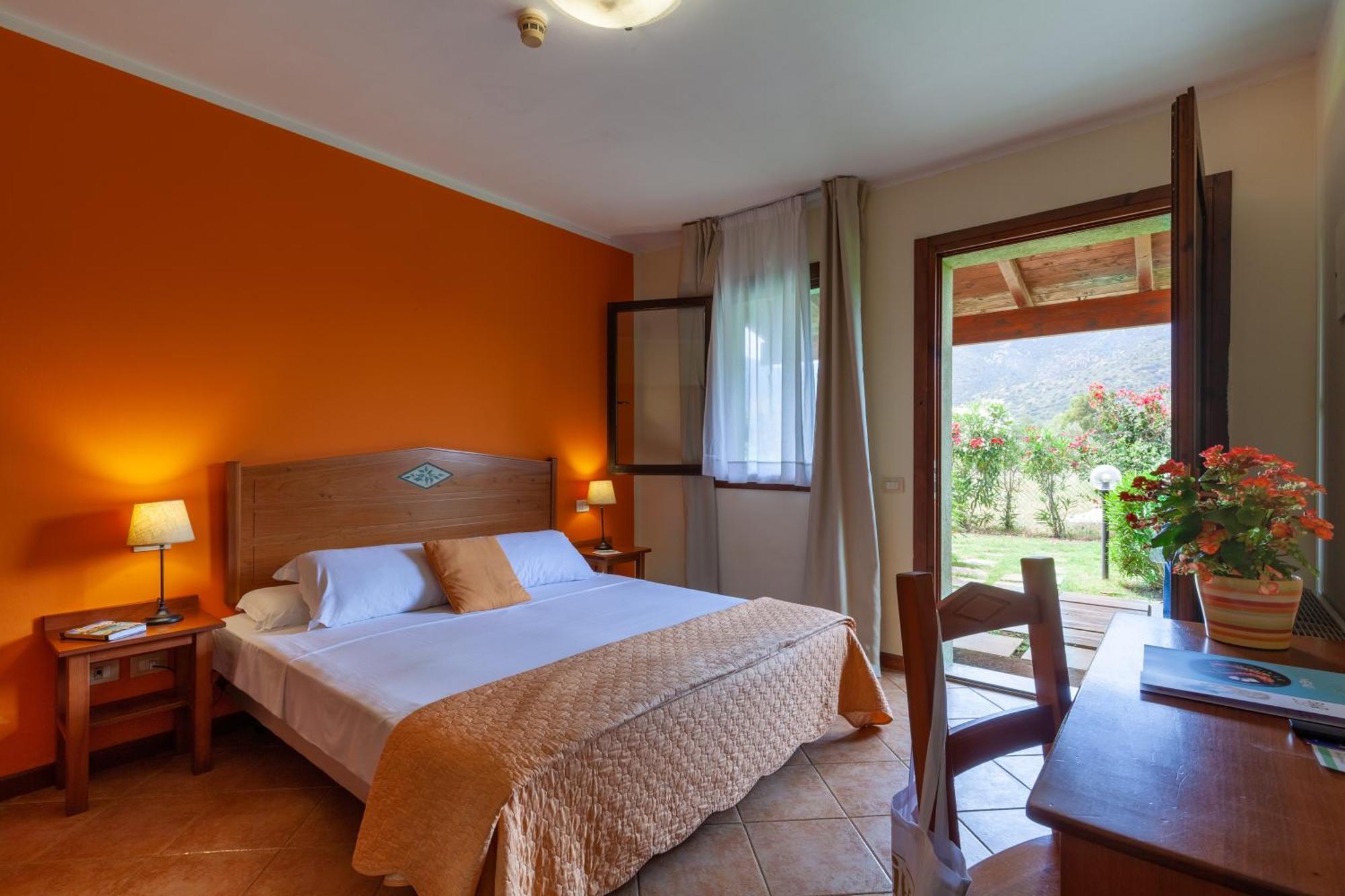 Ih Hotels Le Zagare Resort Villasimius Esterno foto