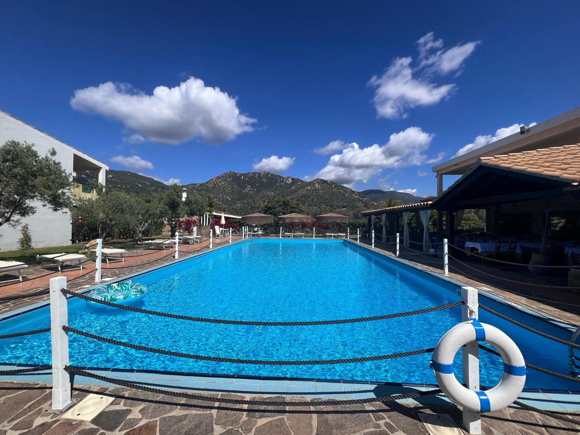 Ih Hotels Le Zagare Resort Villasimius Esterno foto