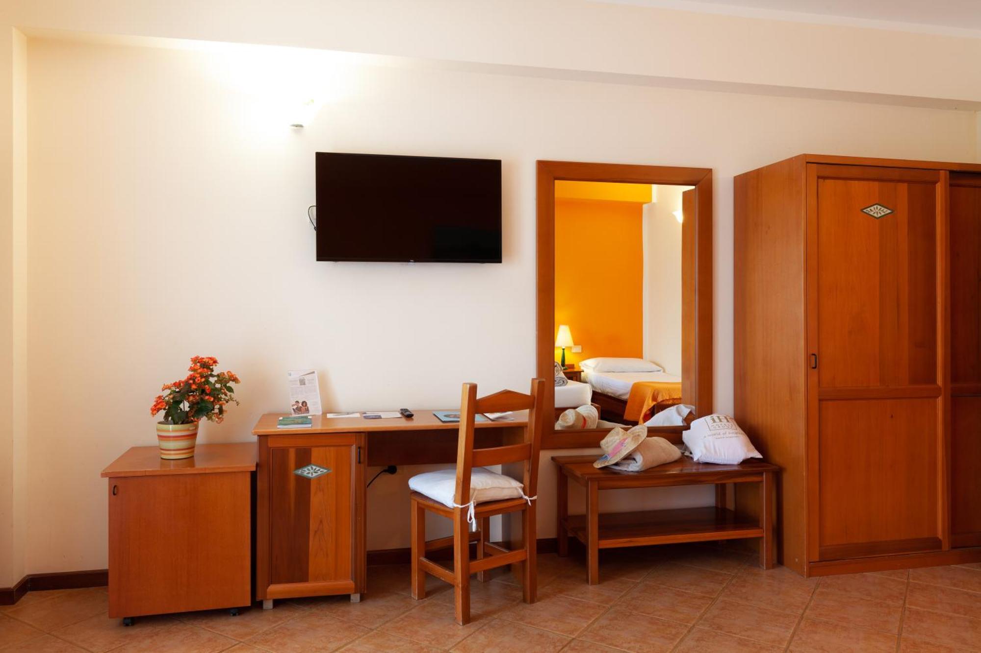 Ih Hotels Le Zagare Resort Villasimius Esterno foto