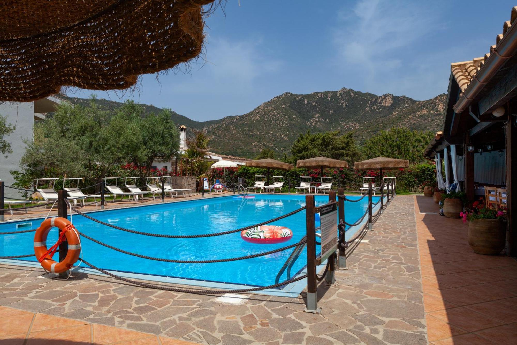 Ih Hotels Le Zagare Resort Villasimius Esterno foto