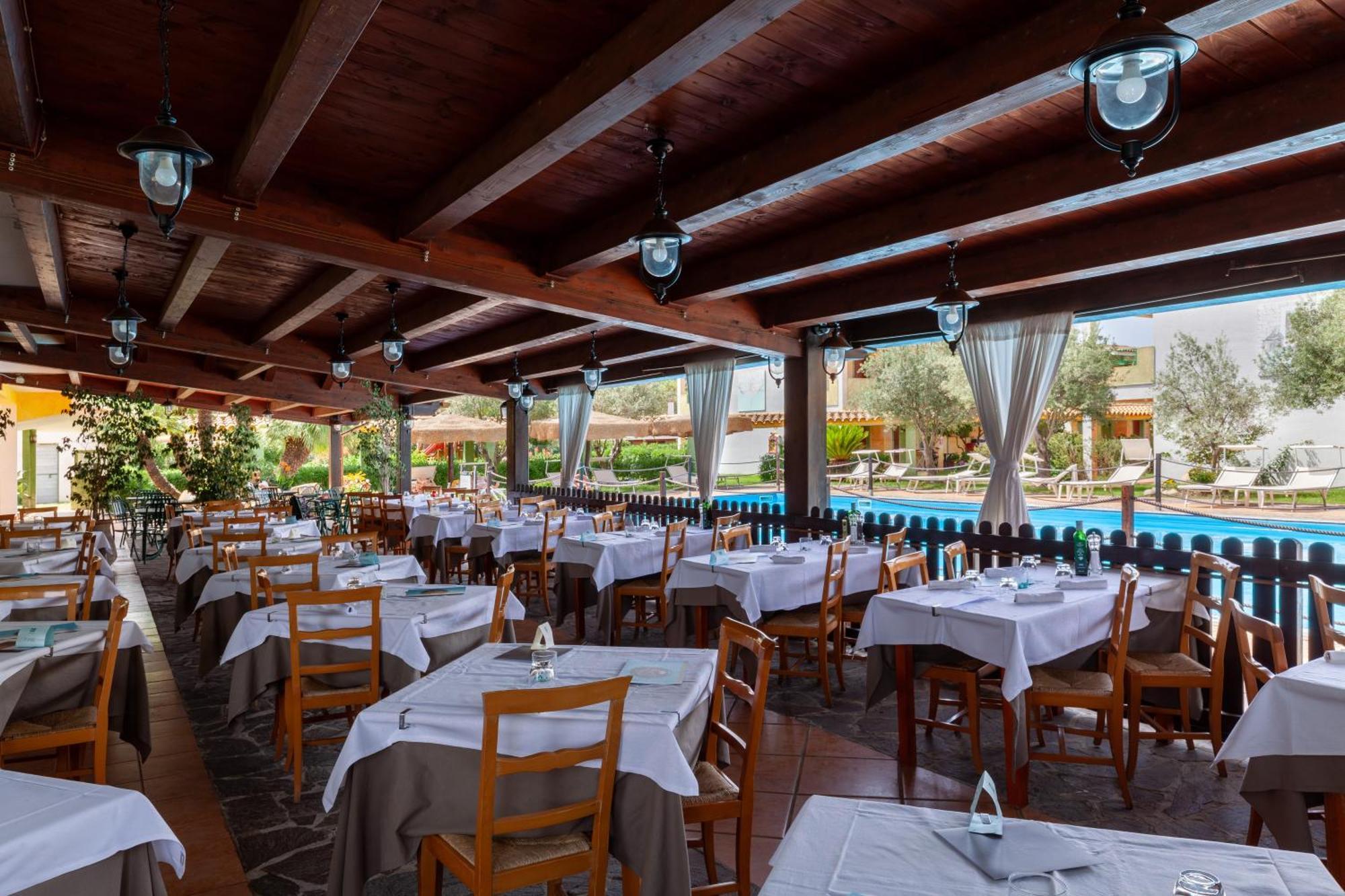 Ih Hotels Le Zagare Resort Villasimius Esterno foto